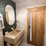 아파트 Cloud Nine Airport Residence- Free Parking, King *