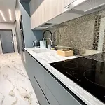 Cloud Nine Airport Residence- Free Parking, King