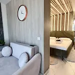 Cloud Nine Airport Residence- Free Parking, King *