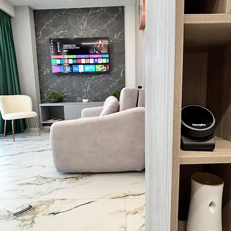 Cloud Nine Airport Apartman *