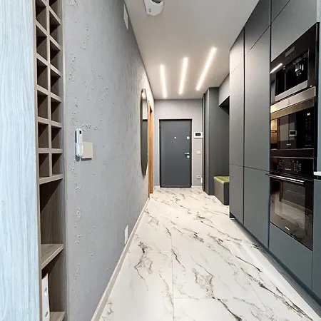 Cloud Nine Airport Residence- Free Parking, King * Cluj-Napoca