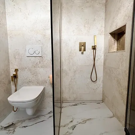 Cloud Nine Airport Residence- Free Parking, King *