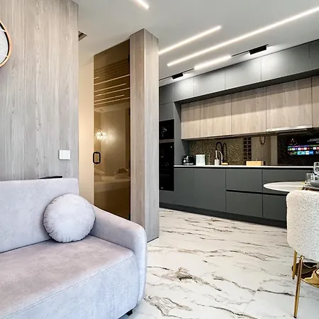 Appartement Cloud Nine Airport Residence- Free Parking, King