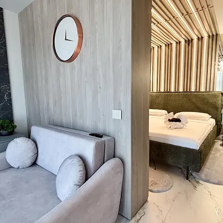 Cloud Nine Airport Residence- Free Parking, King *