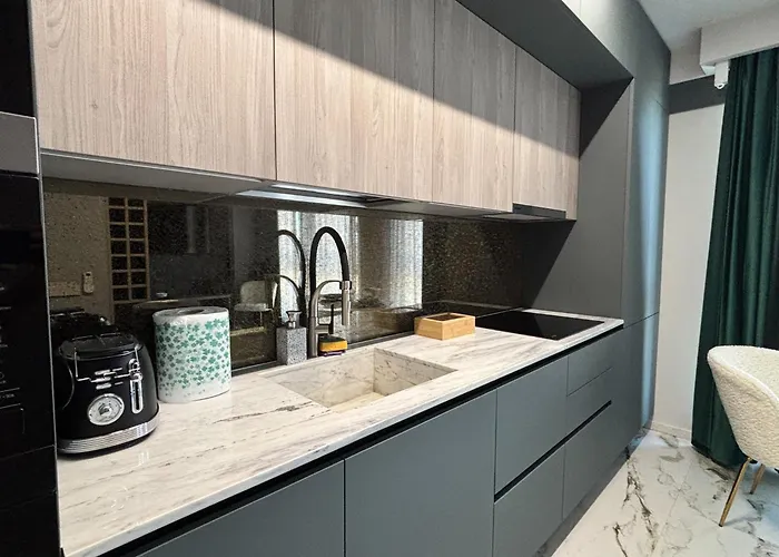 Cloud Nine Airport 아파트 *